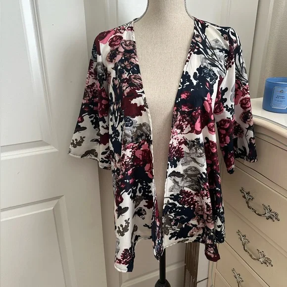 Floral Sheer kimono Top - Picture 1 of 3